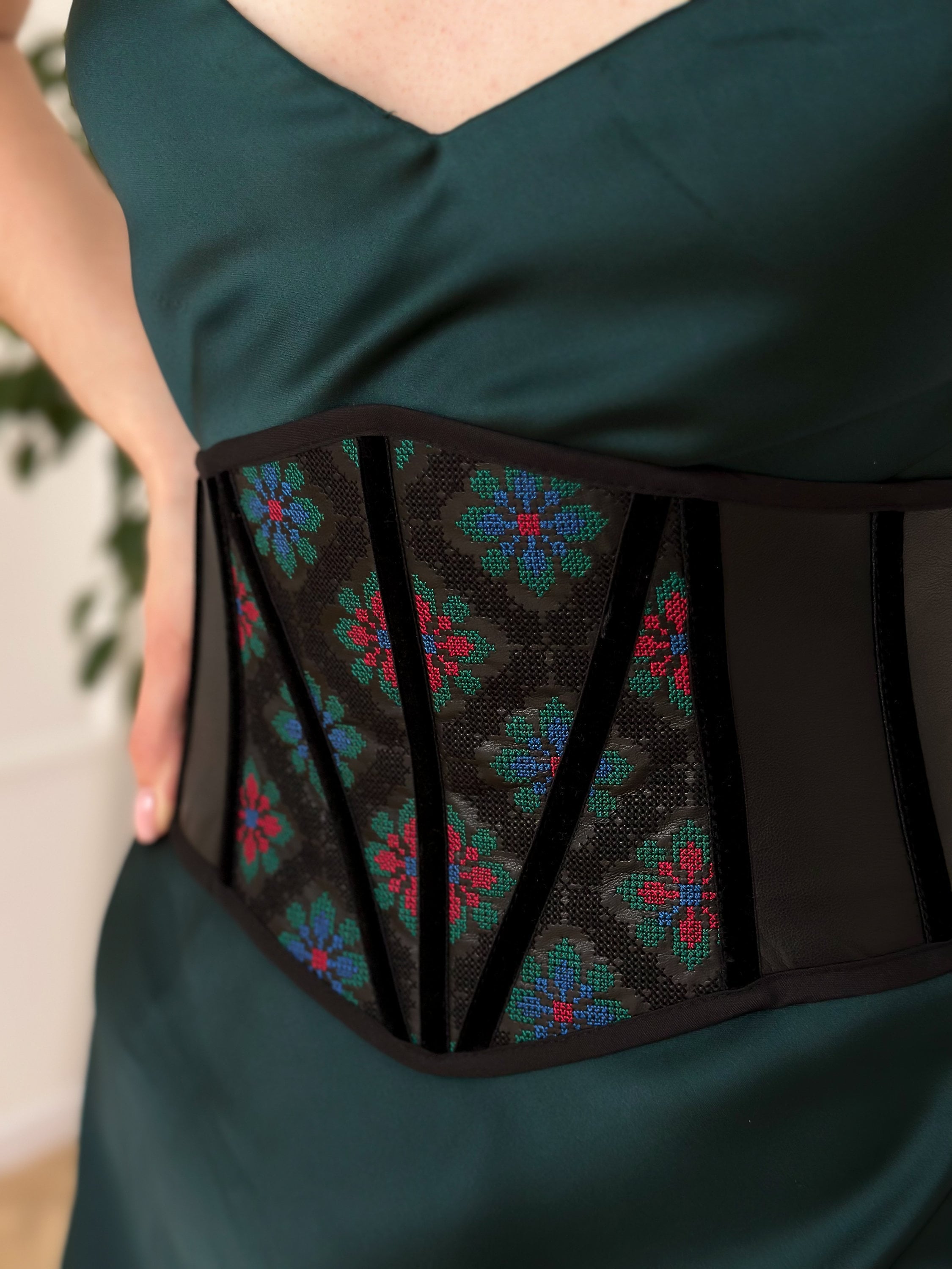 Faux leather corset belt embroidered, underbust corset, plus size custom made corset top, black renaissance corset for dress