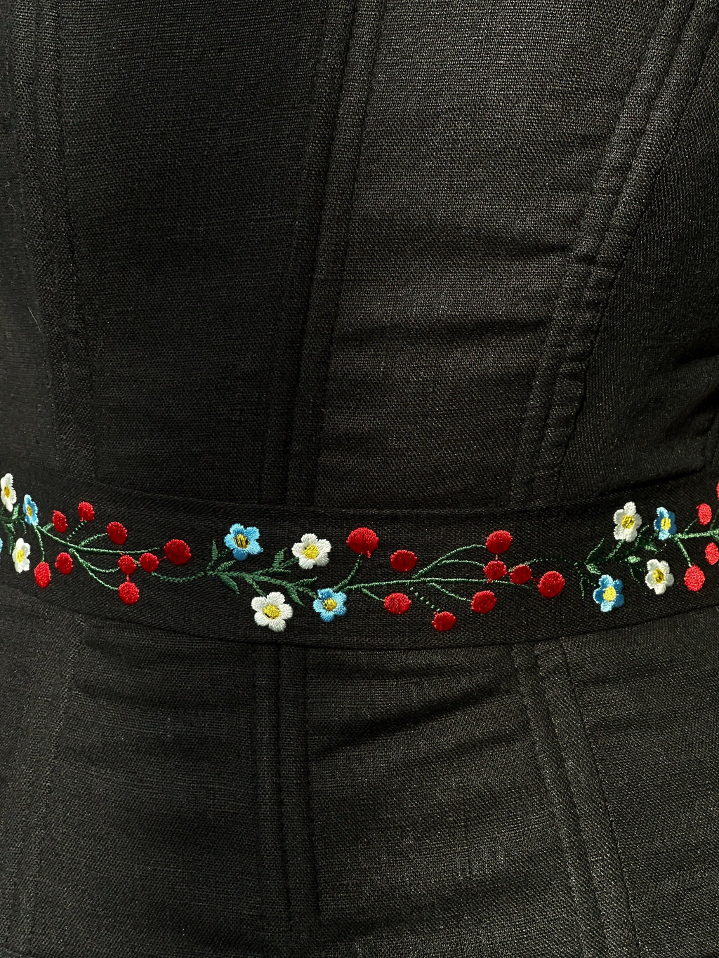 Linen custom corset with flowers, machine embroidered corset top, black corset with long detachable sleeves, Ukrainian custom corset